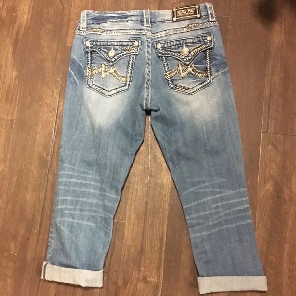 Miss Me cropped boyfriend Capri cuffed size 28 jeans